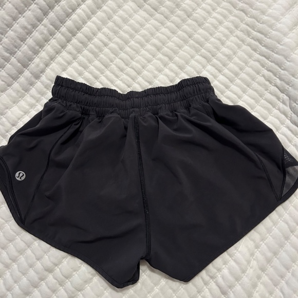 lululemon low rise hotty hot shorts - Picture 2 of 4